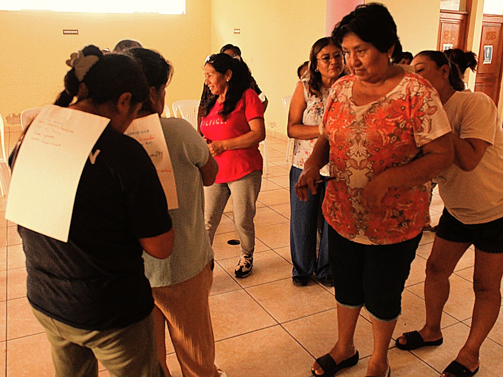 Mujeres reunidas en un espacio de formación