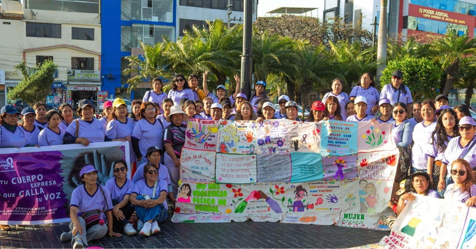 Mujeres participando en una actividad comunitaria